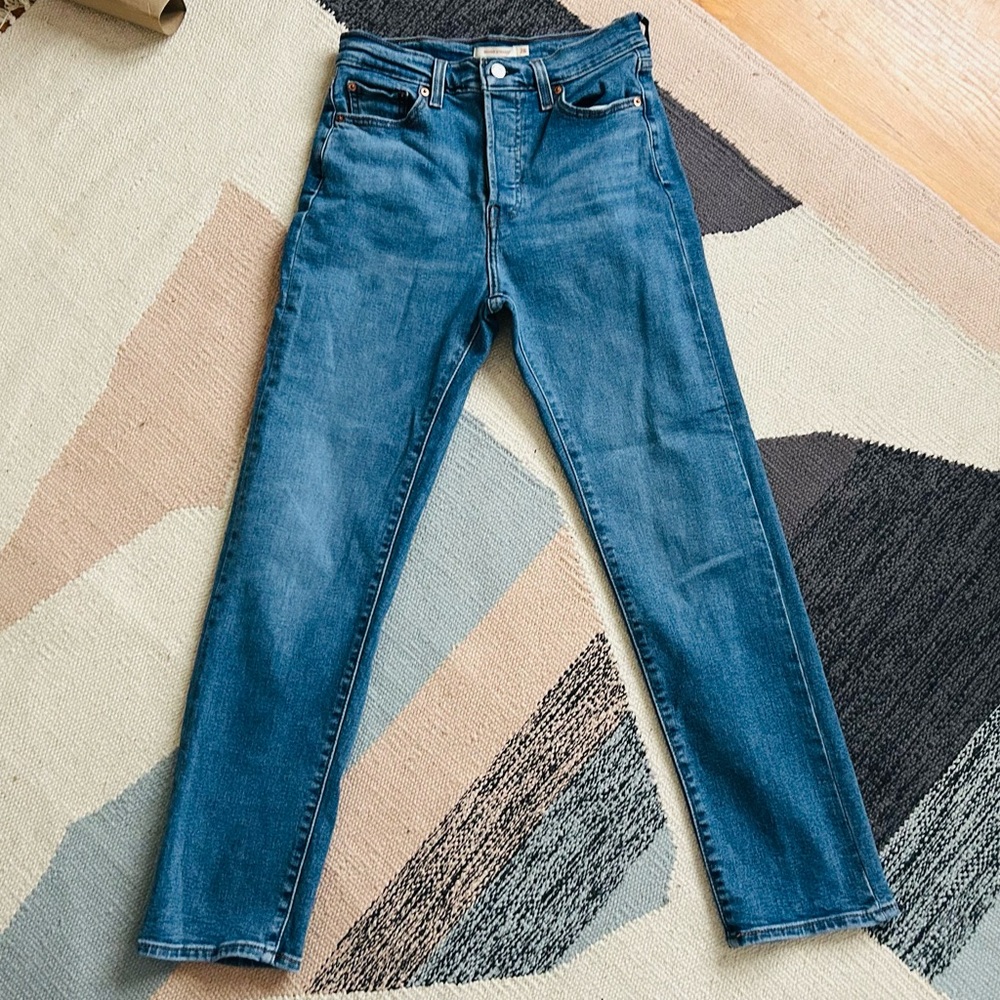 Levi’s Wedgie Straight 28 jeans EUC
